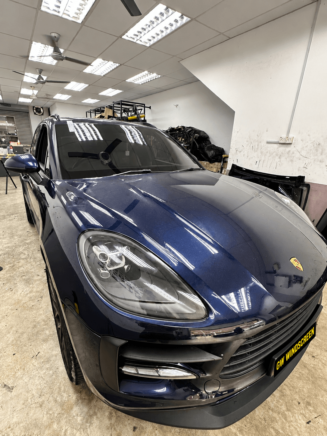 Selepas pemasangan windscreen baharu pada Porsche yang sama di SIFU CERMIN Senawang